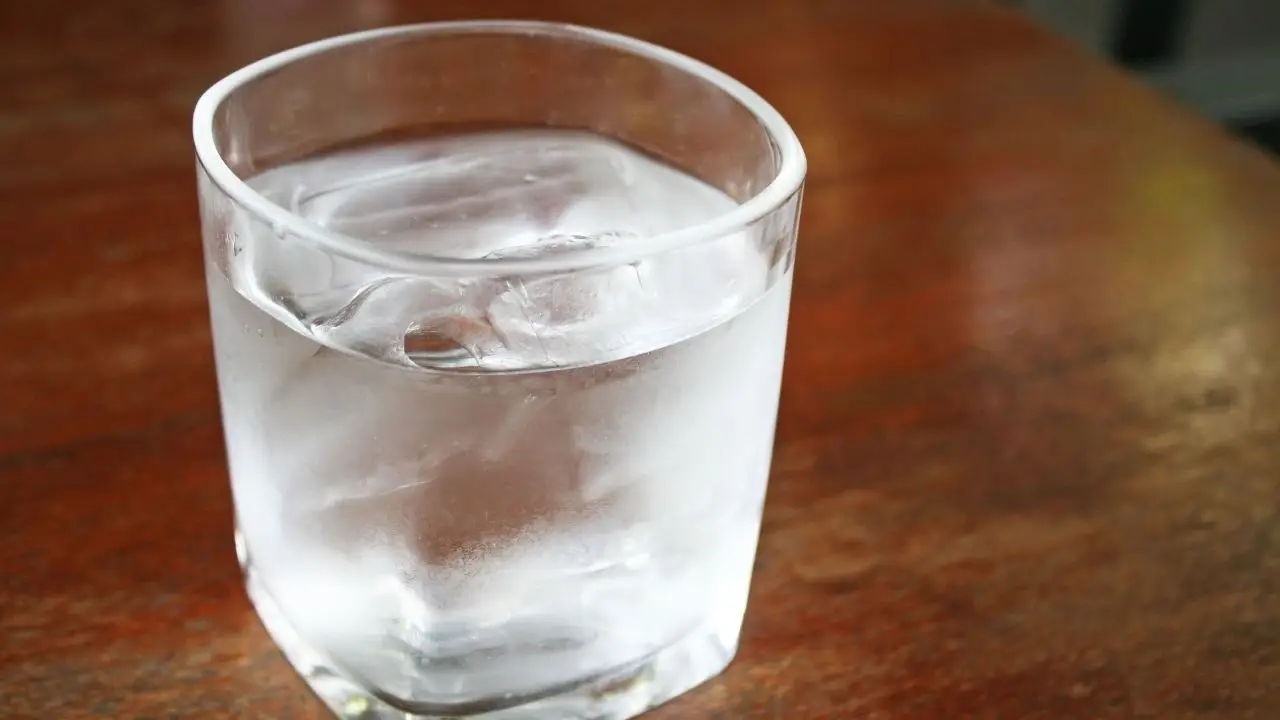 Bere acqua ghiacciata dopo i pasti può avere effetti indesiderati Immagine selezionata