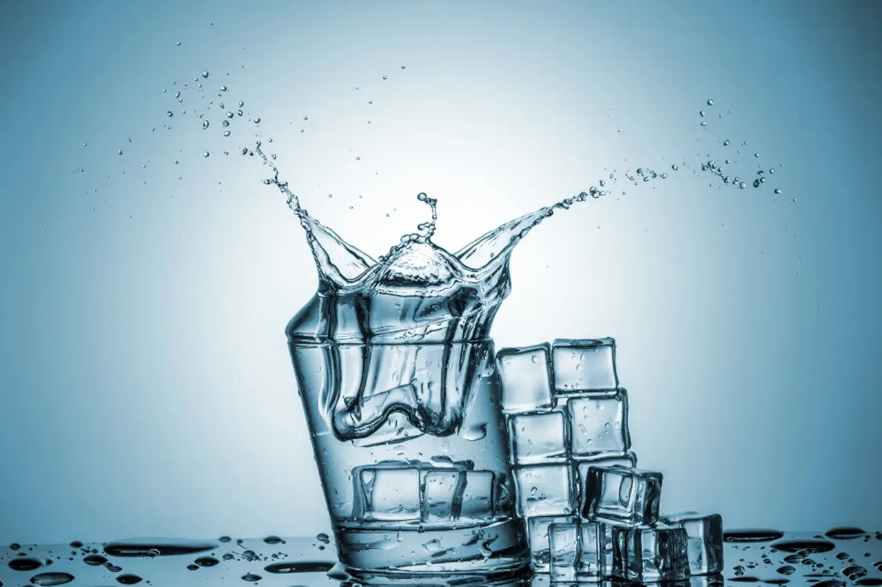 Bere acqua ghiacciata dopo i pasti può avere effetti indesiderati Immagine selezionata