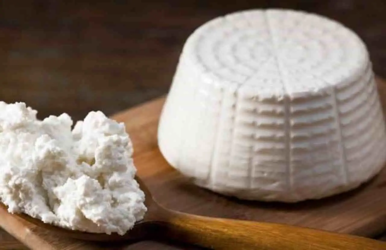 Latticini interi e colesterolo: cosa dicono le nuove linee guida nutrizionali SC - Latticini interi con etichette nutrizionali