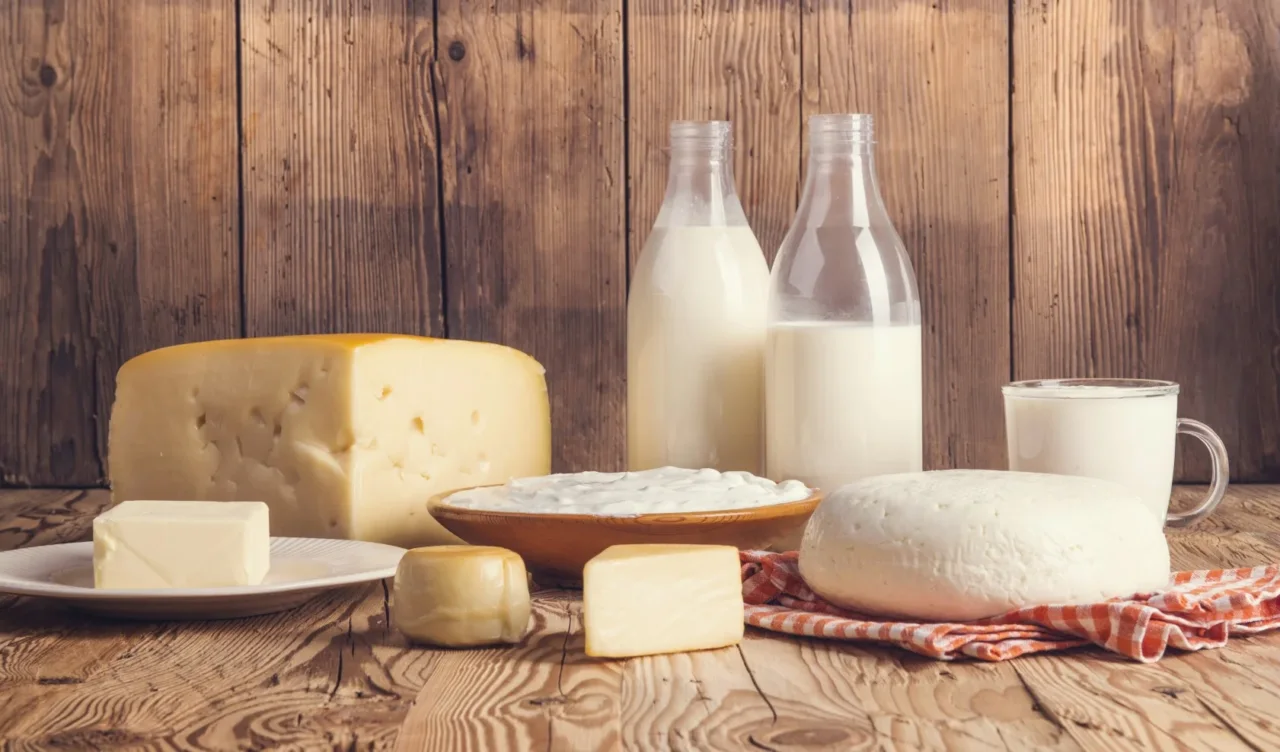 Latticini interi e colesterolo: cosa dicono le nuove linee guida nutrizionali SC - Latticini interi con etichette nutrizionali